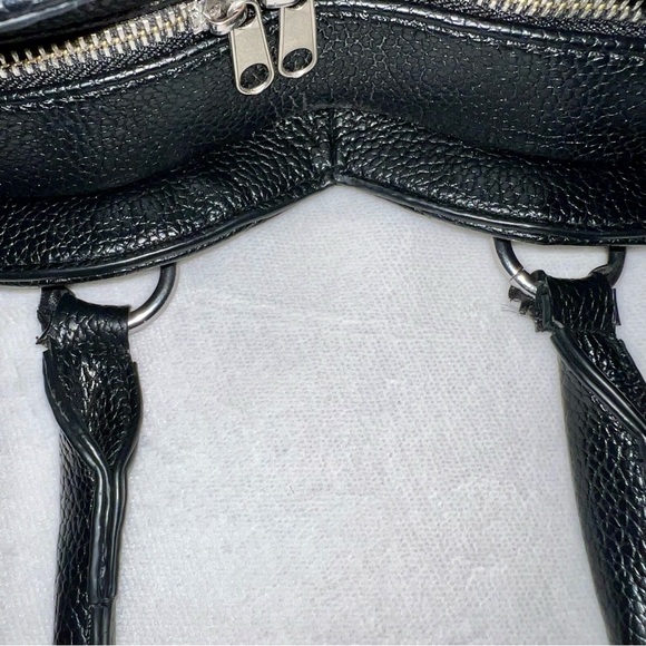 Lux de Ville Matte Black Heart Shoulder Bag - Picture 10 of 10